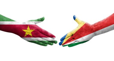 Seyşeller ve Surinam bayrakları arasında el sıkışma, izole şeffaf görüntü.