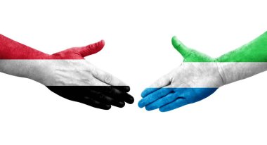 Sierra Leone ve Yemen bayrakları arasındaki tokalaşma elleri boyalı, izole şeffaf görüntü.