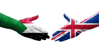 Sudan ve Birleşik Krallık bayrakları arasındaki tokalaşma elleri boyalı, izole şeffaf görüntü.