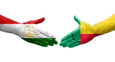 Tacikistan ve Benin bayrakları arasındaki el sıkışma ellerinde izole şeffaf görüntü.