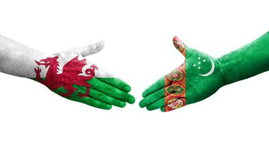 Türkmenistan ve Galler arasındaki el sıkışma ellerinde boyanmış bayraklar, izole edilmiş şeffaf görüntü.