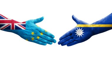 Tuvalu ve Nauru bayrakları arasındaki el sıkışma, izole edilmiş şeffaf görüntü.