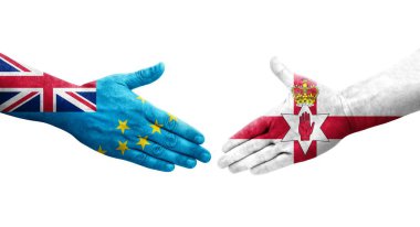 Tuvalu ve Kuzey İrlanda bayrakları arasındaki el sıkışma, izole edilmiş şeffaf görüntü.