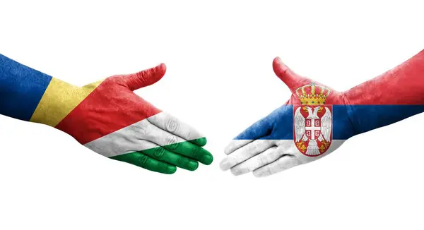 Handslag Mellan Serbien Och Seychellerna Flaggor Målade Händer Isolerad Transparent — Stockfoto