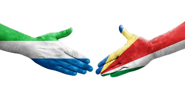 Stretta Mano Tra Seychelles Sierra Leone Bandiere Dipinte Mani Isolata — Foto Stock