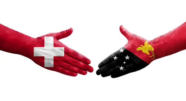 Uścisk Dłoni Między Szwajcarią Papuą Nową Gwineą Flagi Namalowane Rękach — Zdjęcie stockowe