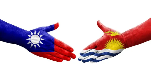 Рукопожатие Между Тайванем Флагом Кирибати Нарисованное Руках Изолированное Прозрачное Изображение — стоковое фото