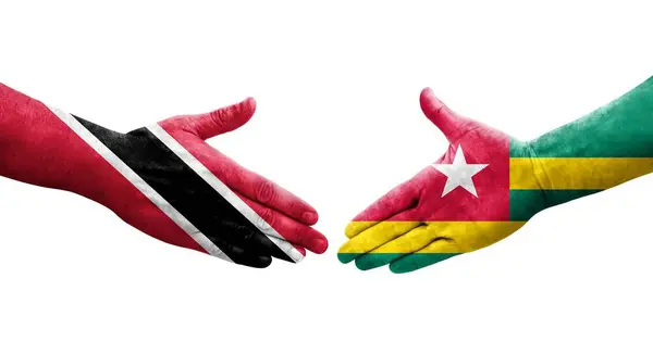 Togo Trinidad Tobago Bayrakları Arasındaki Tokalaşma Elleri Boyalı Izole Şeffaf — Stok fotoğraf