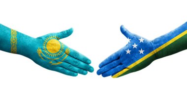 Solomon Adaları ve Kazakistan bayrakları arasındaki el sıkışma ellerinde izole şeffaf görüntü.