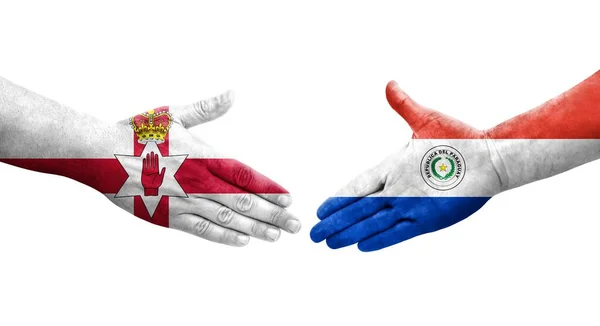 Рукостискання Між Прапорами Парагваю Північної Ірландії Намальоване Руках Ізольоване Прозоре — стокове фото