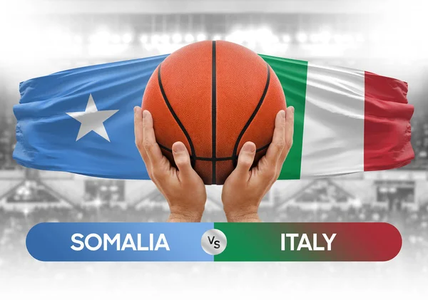 Somali İtalya milli basketbol takımlarına karşı basketbol topu yarışma kupası konsepti imajı