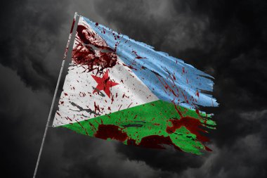 Cibuti, koyu gökyüzü arka planında kan lekeleriyle yırtılmış bayrak..