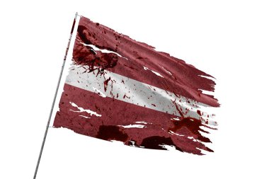 Arkaplanda kan lekeleri olan Letonya bayrağı yırtılmış..