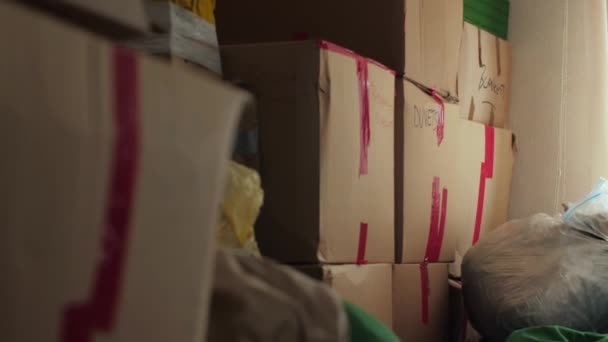 Kisten Und Pakete Mit Humanitärer Hilfe Der Sammelstelle — Stockvideo