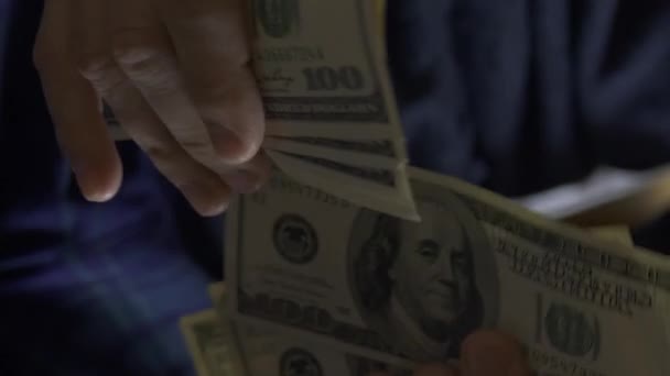 Vertikální Video Mužských Rukou Počítá Peníze Hotovosti Výpočet Peněz Plat — Stock video