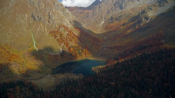Vista Superior Drone Voador Uma Bela Paisagem Montanha Lago Montanha — Vídeo de Stock