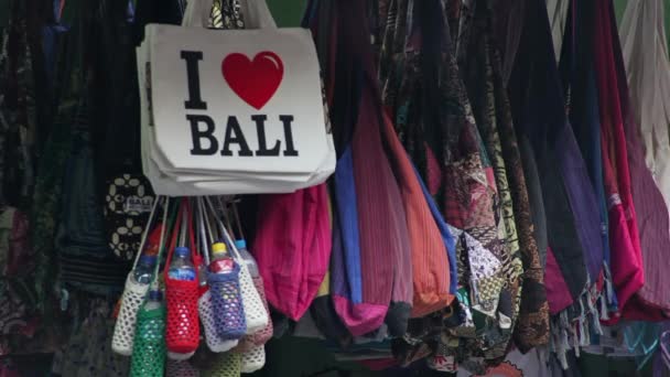 Una Bolsa Tela Blanca Con Inscripción Encanta Bali Contra Telón — Vídeo de stock
