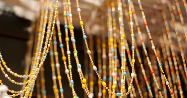 Colliers Constitués Maillons Chaînes Dorées Petites Perles Multicolores Pierre Naturelle — Video