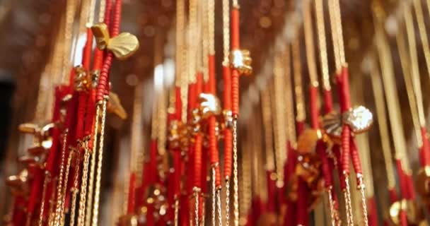 Close Gold Chains Hanging Row Ceiling Buddhist Temple Ritual Pendants — Stock Video