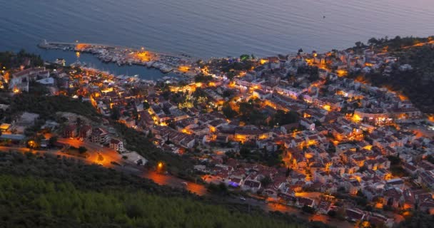 Krásný Výhled Kopce Večerní Přímořské Město Světlech Jachtařský Přístav Světle — Stock video