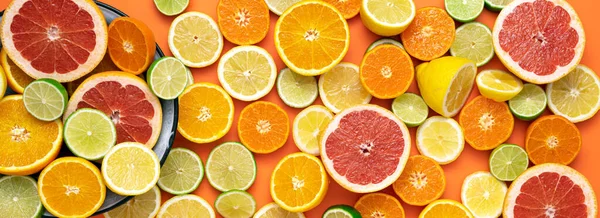 果香和多汁的水果概念作为网页横幅 扁平的布局横幅上布满了各种新鲜的水果和五彩缤纷的柑橘类水果 — 图库照片