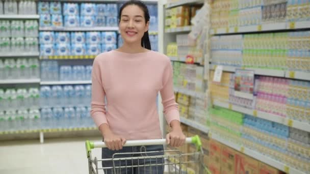 Conceptos Compras Resolución Hermosas Mujeres Caminando Para Comprar Centro Comercial — Vídeo de stock