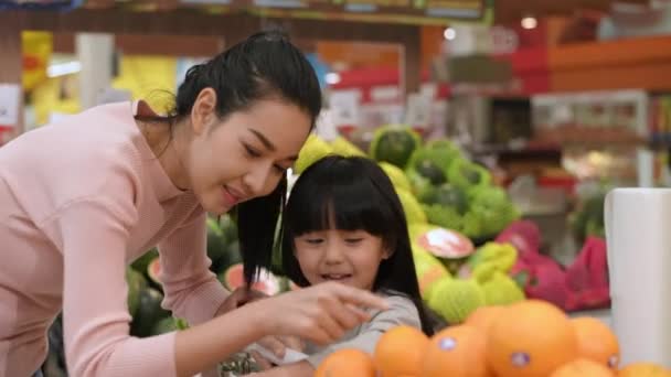 Shopping Begreber Resolution Asiatiske Kvinder Shopping Frugt Indkøbscenter – Stock-video