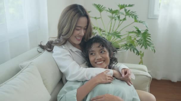 Koncept Dovolené Rozlišení Asijské Ženy Objímají Domě Mladé Ženy Jsou — Stock video