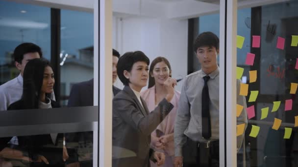 Business Concept Resolution Asian Businesswoman Writing Plan Mirror — Video Stock