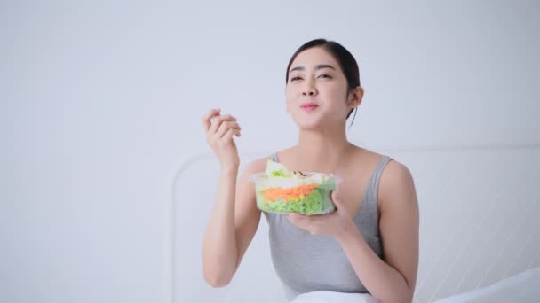 Health Concept Resolution Asian Girl Eating Vegetable Salad Home — 비디오