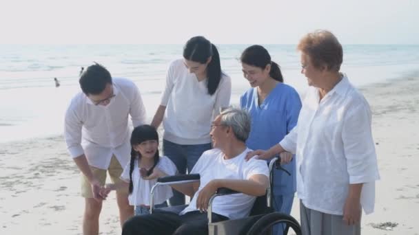 Holiday Concept Resolution All Family Members Enjoying Beach Summer Vacation — Video Stock
