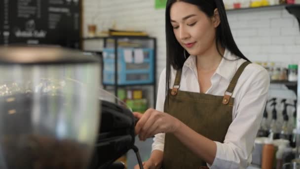 Barista Concept Resolution Asian Female Staff Preparing Coffee Steam Espresso — Stockvideo