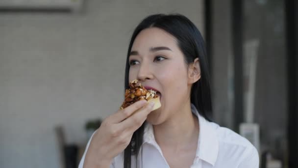 Holiday Concept Resolution Young Asian Woman Eating Delicious Cake Cafe — Wideo stockowe