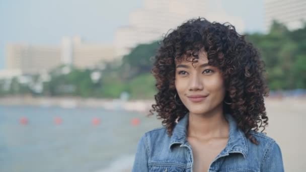 Travel Concept Resolution Asian Woman Relaxing Beach — Stok video