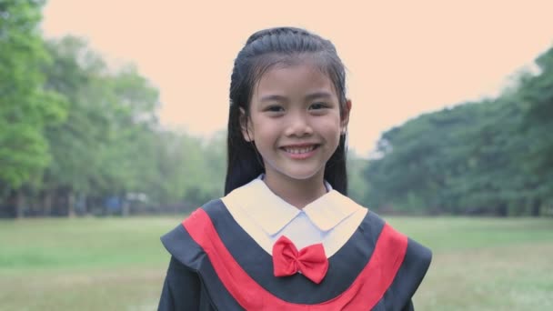 Educational Concept Resolution Asian Girl Graduation Gown Smiling Confidence Garden — Vídeo de Stock