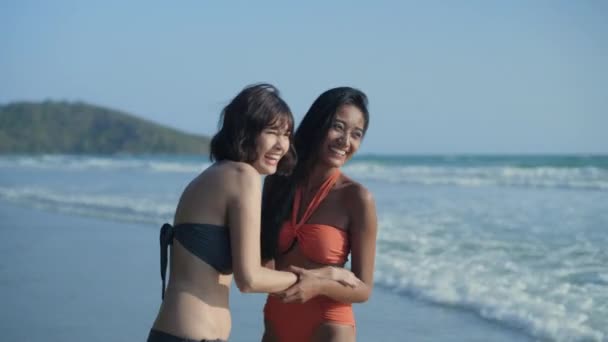 Holiday Concept Resolution Asian Women Bikinis Relaxing Together Beach — Video