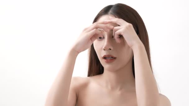 Concetto Bellezza Della Risoluzione Asiatico Ragazza Toccare Suo Faccia Bianco — Video Stock