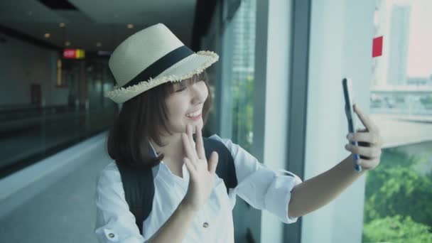 Tourismuskonzept Der Resolution Asiatin Macht Selfie Oder Videoanruf Flughafen — Stockvideo