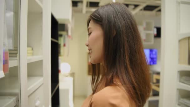 Conceito Compra Resolução Mulheres Asiáticas Estão Comprando Móveis Shopping — Vídeo de Stock