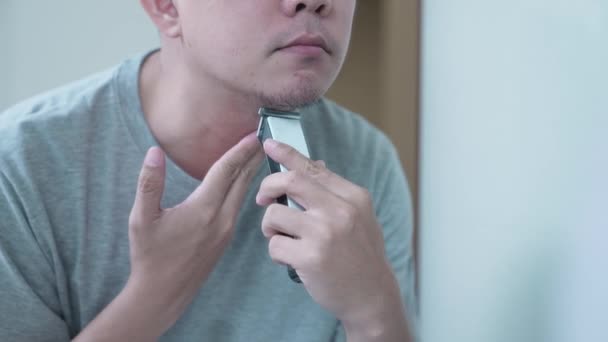 Egészségügyi Koncepció Felbontás Fiatal Ázsiai Férfi Borotválkozik Fürdőszobában Nézz Tükörbe — Stock videók