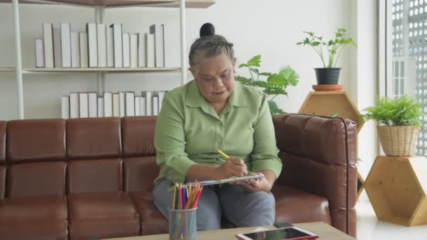 Holiday Concept Resolution Asian Woman Drawing Living Room Artist Creating — Vídeos de Stock