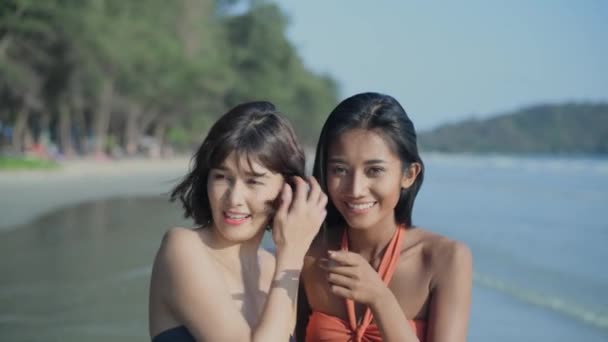 Koncept Dovolené Rozlišení Asijské Ženy Bikinách Relaxují Společně Pláži — Stock video