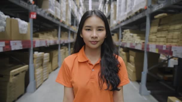 Bedrijfsconcept Van Resolution Aziatische Vrouwen Glimlachen Met Vertrouwen Het Magazijn — Stockvideo