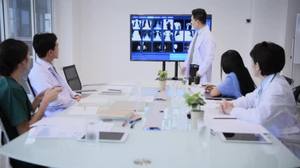 Ιατρικές Έννοιες Του Ψηφίσματος Γιατρός Συναντηθεί Μέσα Στο Γραφείο — Αρχείο Βίντεο
