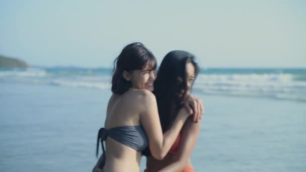 Holiday Concept Resolution Asian Women Bikinis Relaxing Together Beach — Stock videók