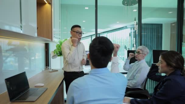 Üzleti Koncepció Felbontás Ázsiai Üzletemberek Csoportjának Megbeszélése Lesz Irodában Alkalmi — Stock videók