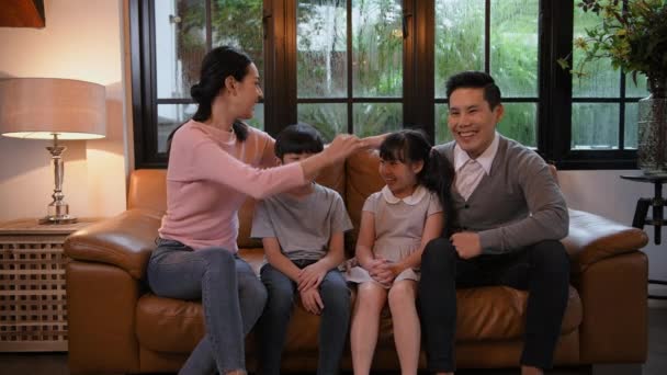Family Concept Resolution Asian Parents Children Chatting Together House — Videoclip de stoc