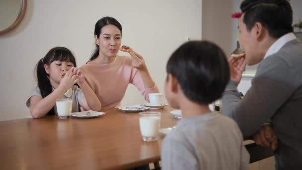 Family Concept Resolution Asian Parents Children Having Breakfast Together Kitchen — Stock Video