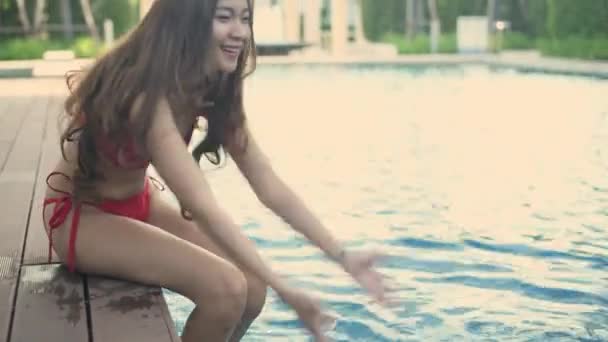 Holiday Concept Resolution Asian Women Having Fun Pool She Splashing — Stock Video