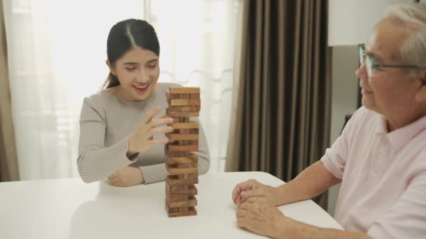 Vakantie Concept Van Resolutie Aziatische Gezinnen Spelen Samen Spelletjes Het — Stockvideo